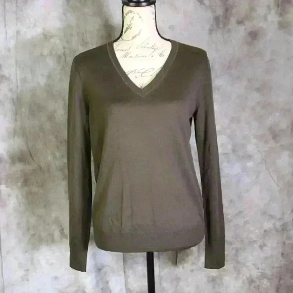 UniQlo brown Pure New Wool V Neck Sweater Size M Women's - Picture 1 of 6